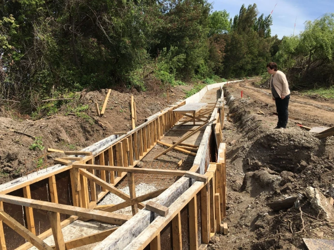Construcción de canal e infraestructura hidráulica